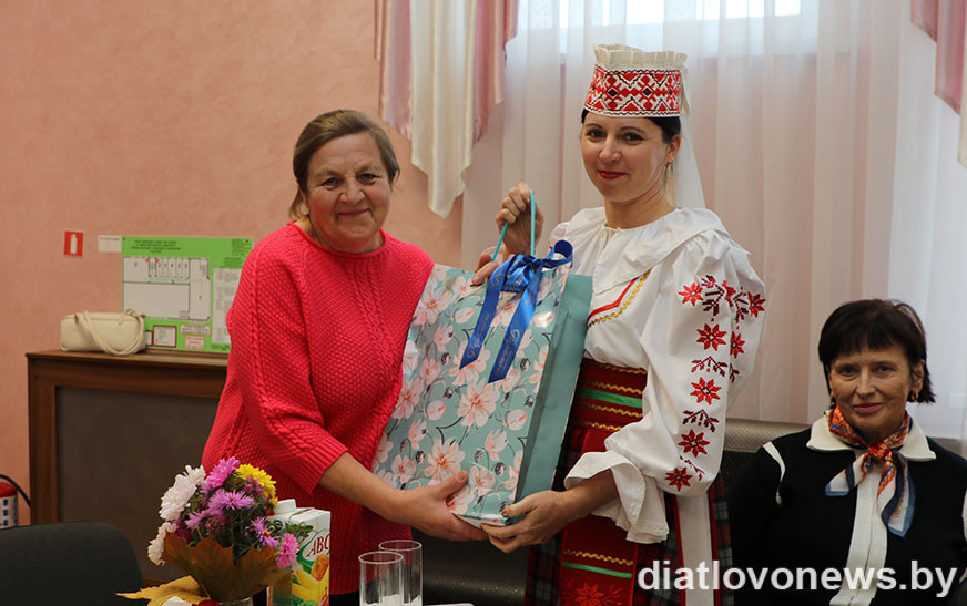 Са святам, мудрыя людзі!