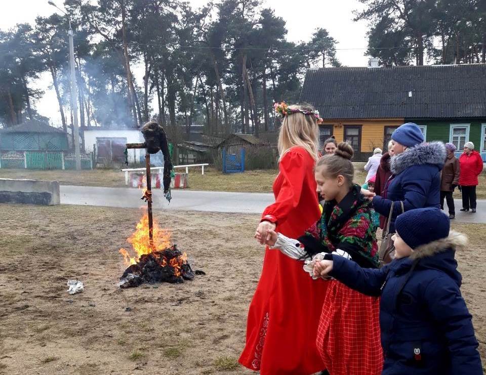 «Масленица идёт,  блины да мёд несёт»