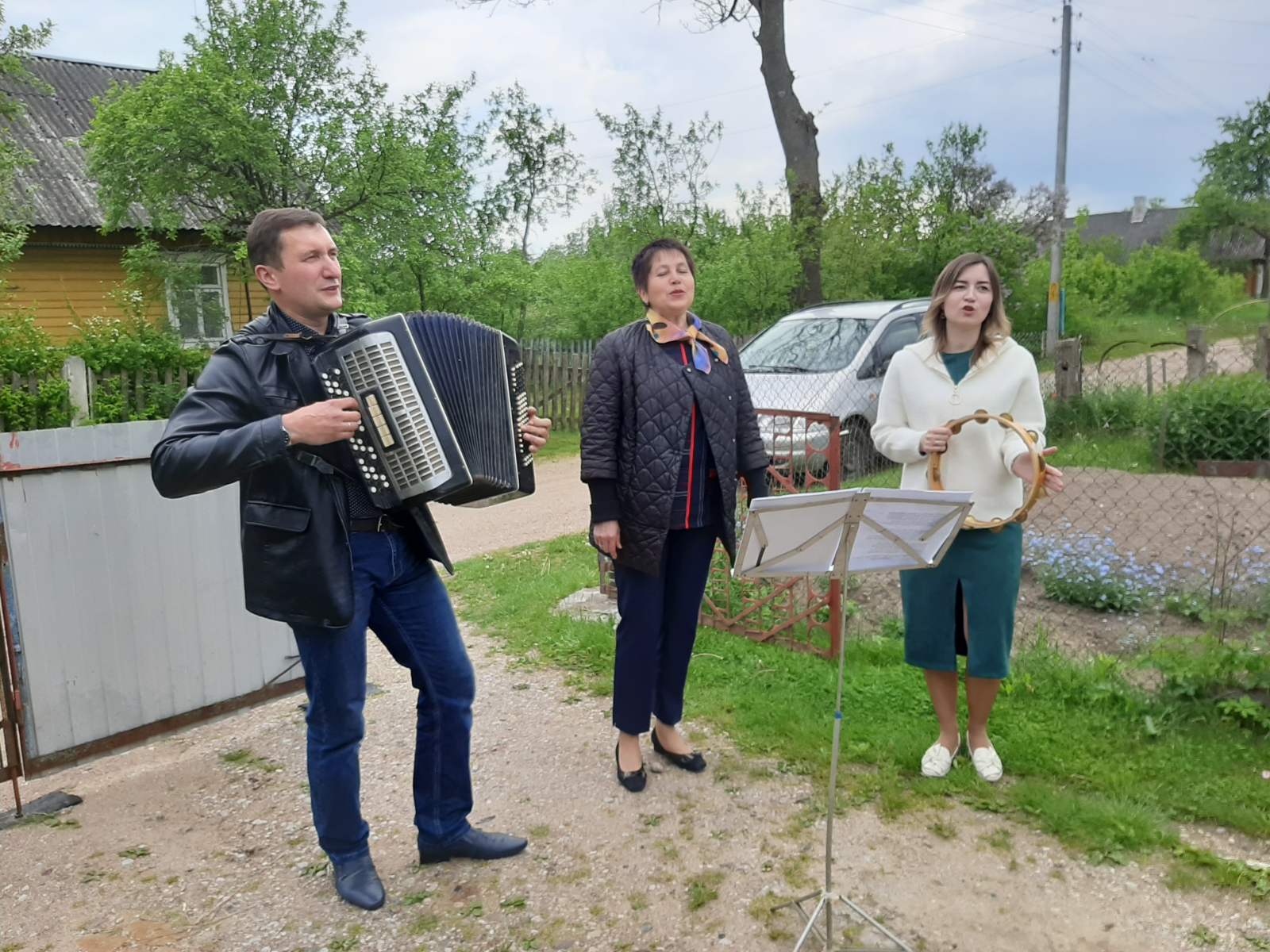 «С песней в каждый двор»