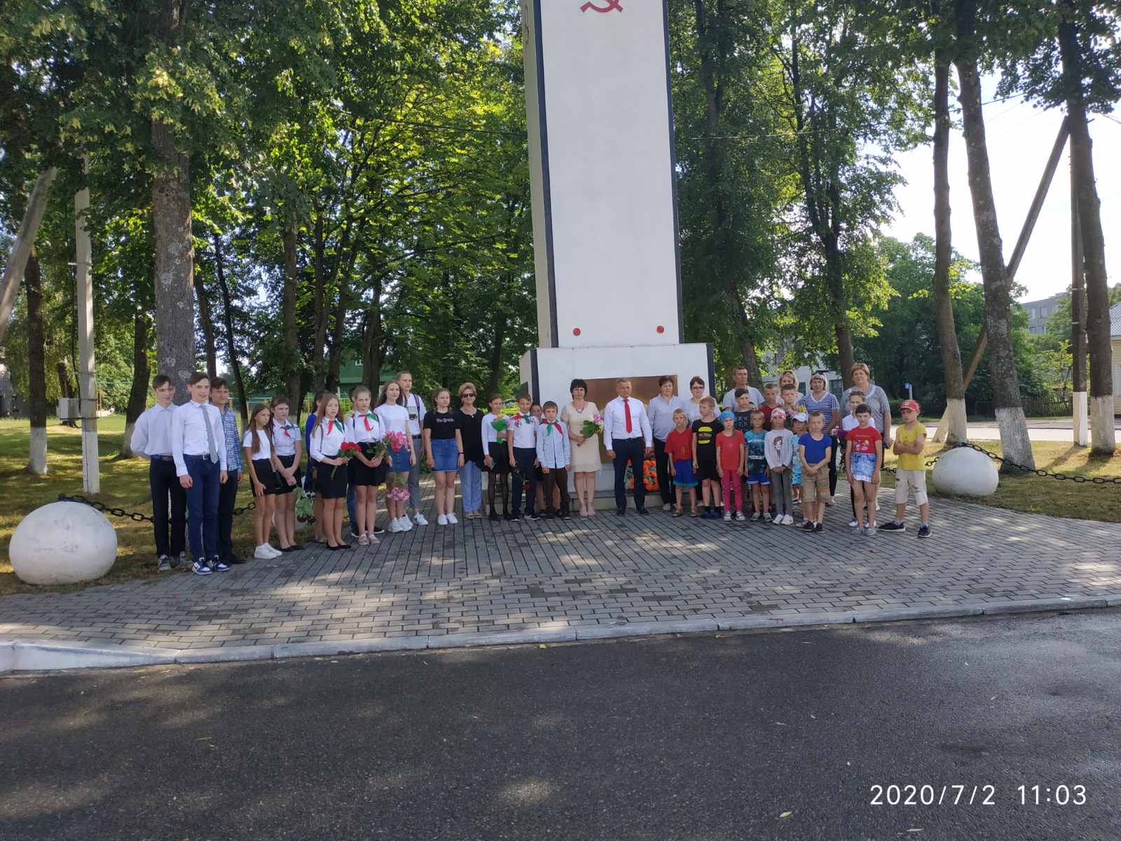 Возложение цветов в Козловщине