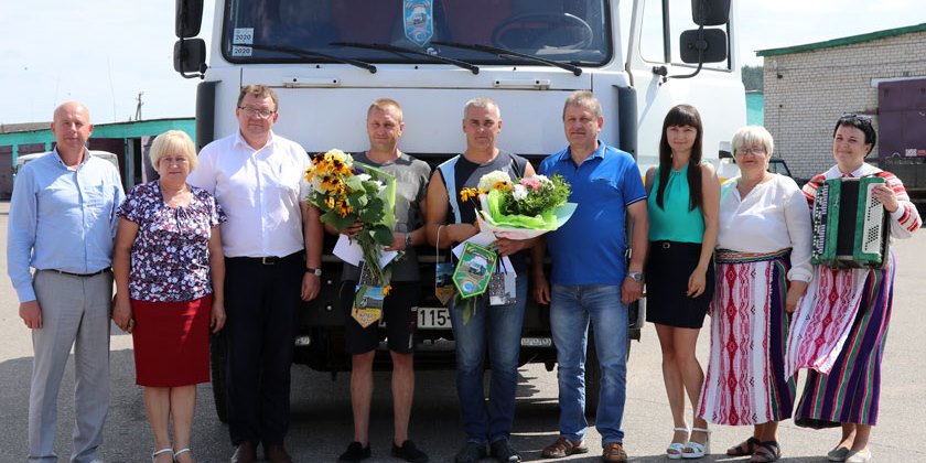 Перавезлі па тысячы тон зерня