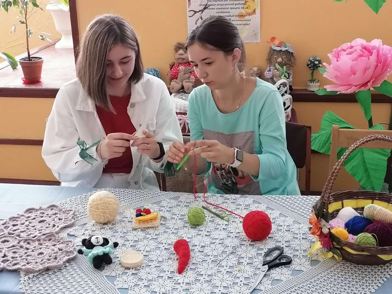 Мастер-класс по вязанию крючком «Брелок амигуруми»