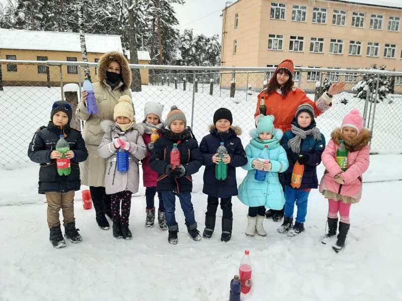 «Снег искрится красками»