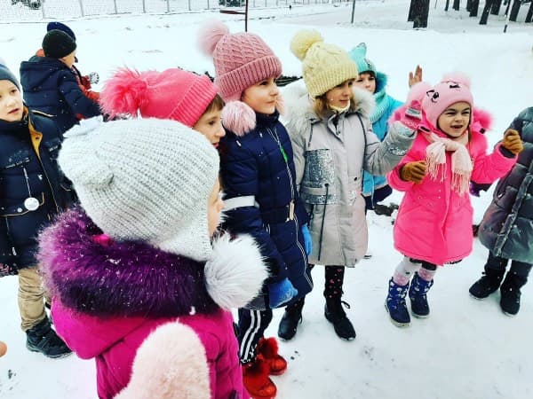 «На улице мороз шалит, сидеть дома не велит»
