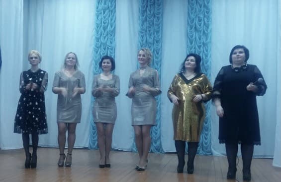 «Дарите женщинам цветы»