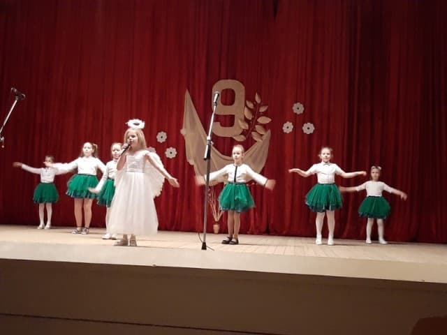 Нам дороги эти позабыть нельзя!