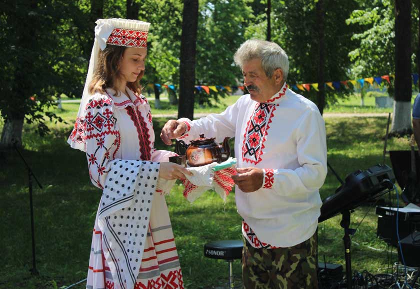 Эстафета касцоў, канцэрт і падарункі