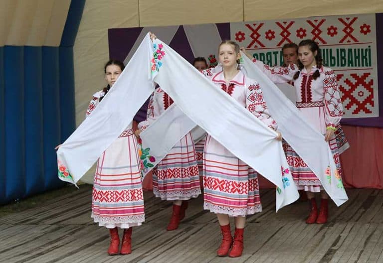 Свята вышыванкі ў Наваельні сабрала гасцей