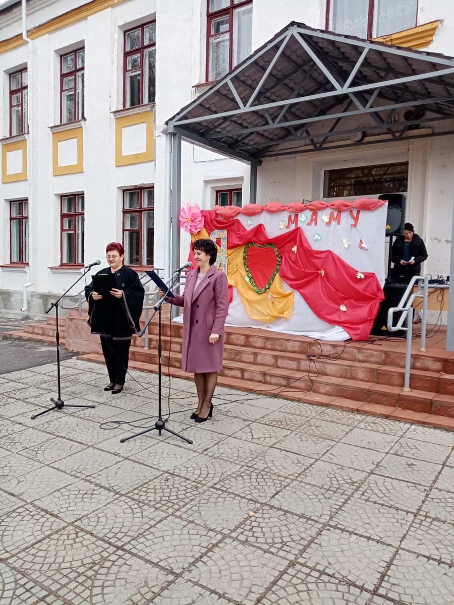 «Обниму тебя ласково, Мама!»
