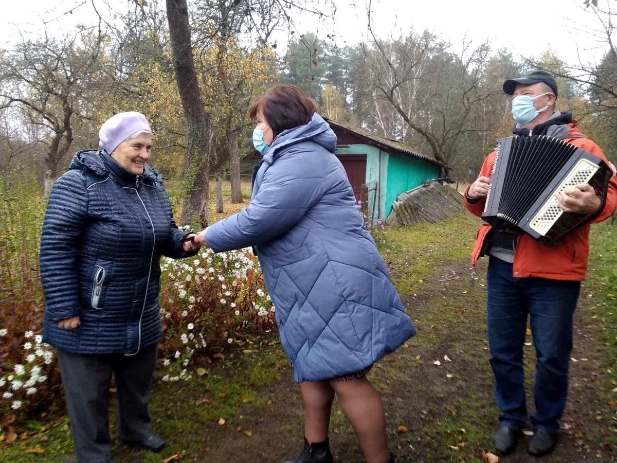 Поздравительная  открытка в д. Охоново