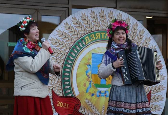 І музыка гучыць, і віншаванняў шмат