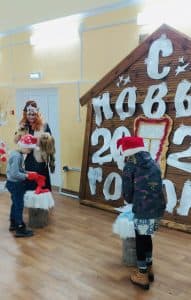 Подробнее о статье Приключения у Новогодней ёлки