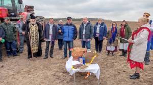 Подробнее о статье Обряд «Засевки» прошёл в КСУП «Жуковщина»