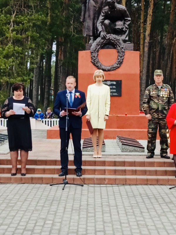 «Помолчим над памятью героев»