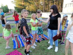 Подробнее о статье Игра «Угадай мелодию» прошла в агрогородке Гезгалы