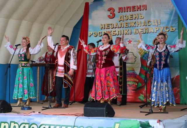 Танцавалі кракавяк, гулялі ў “Ручаёк”, падпявалі любімым артыстам