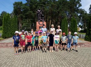 Подробнее о статье Возложение венков и цветов к памятникам воинам, мирным жителям