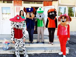 Подробнее о статье «Веселые щенки спешат поздравить»