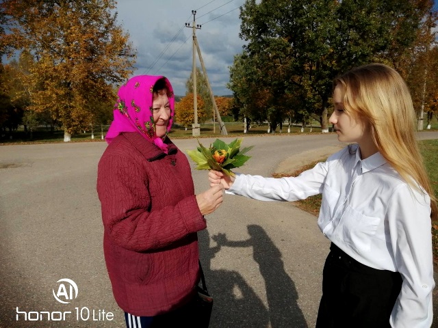 С Днем пожилого человека на улицах агрогородка