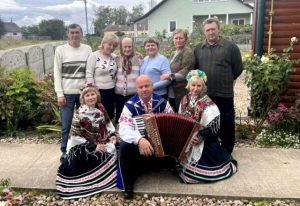 Подробнее о статье Кветкі радуюць вока, родныя людзі – сэрца