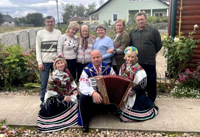 Кветкі радуюць вока, родныя людзі – сэрца