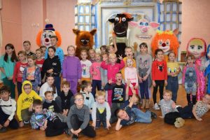 Подробнее о статье Флешмоб с ростовыми куклами