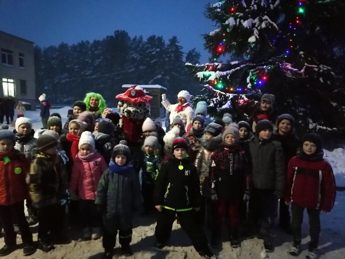 Торжественное зажжение огней на новогодней елке в  аг. Гезгалы