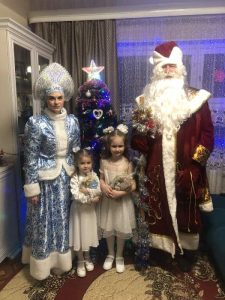 Подробнее о статье Поздравления Деда Мороза и Снегурочки на дому