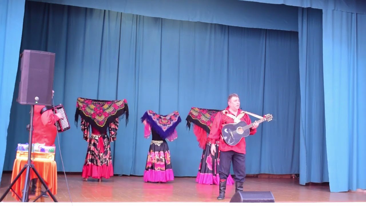 Вы сейчас просматриваете Ансамбль цыганской песни «Бахталачи» в агрогородке Кошелево