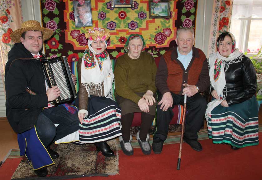 І кланяліся ў ногі каласы