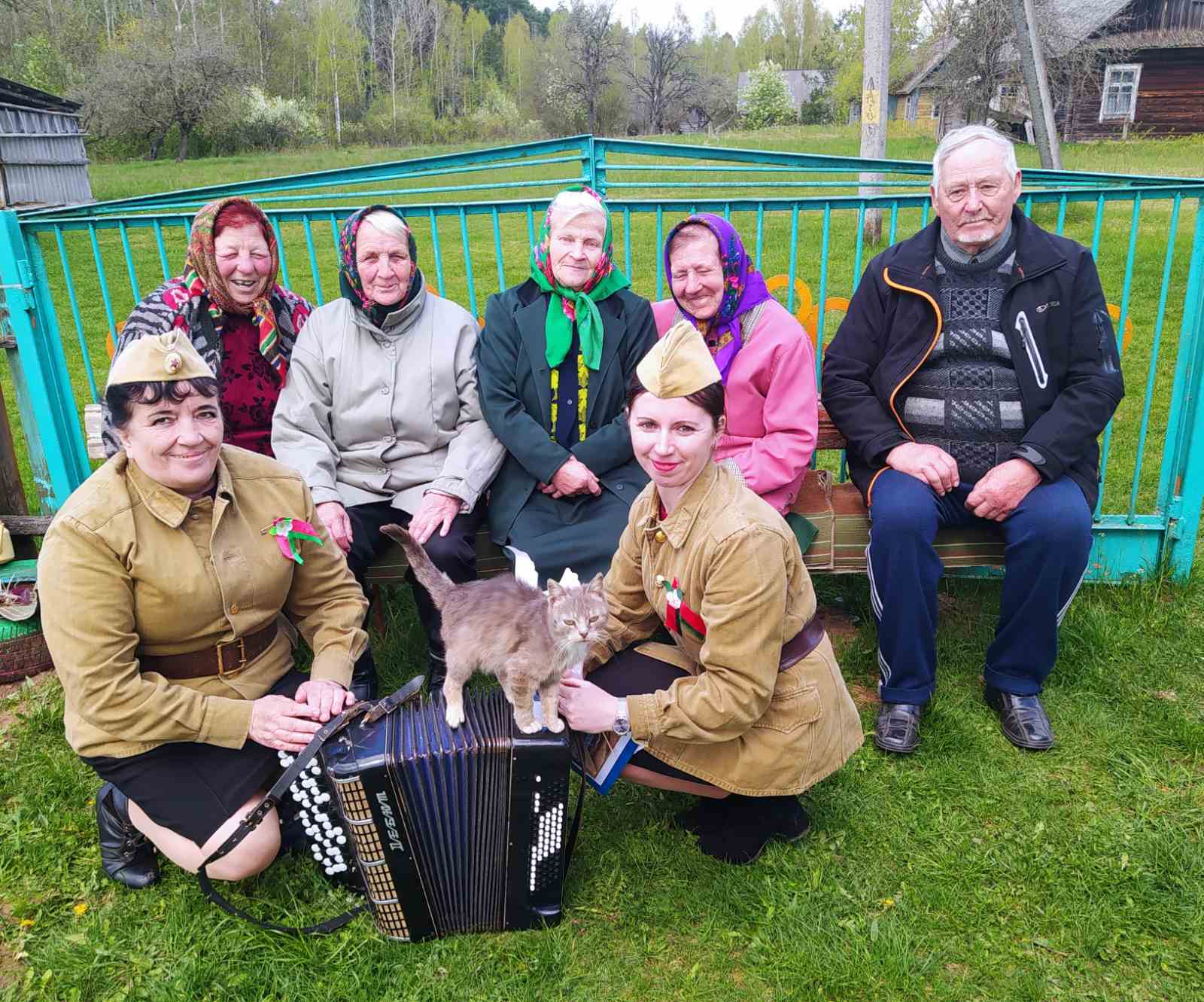 Вы сейчас просматриваете «Военная агитбригада: фронтовой экспресс»