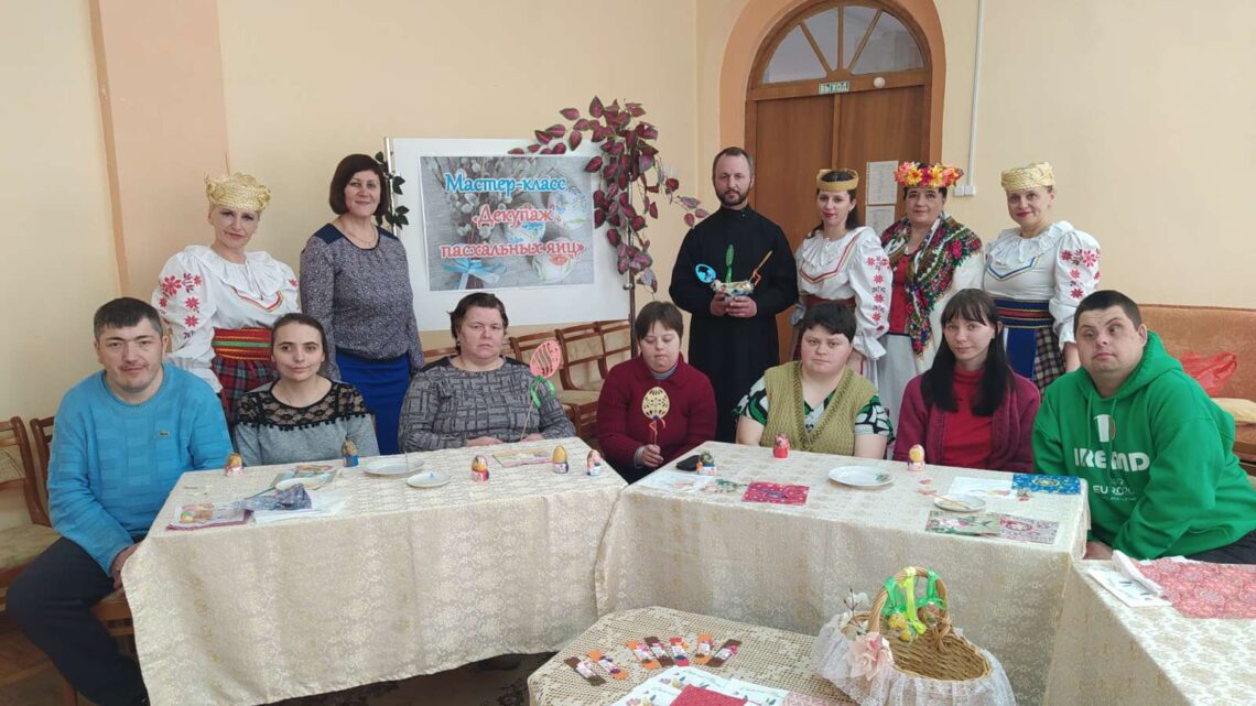 «Светлый праздник к нам идёт!»