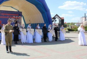 Подробнее о статье У мажоры і міноры гучалі песні пра пераможны май (+відэа)