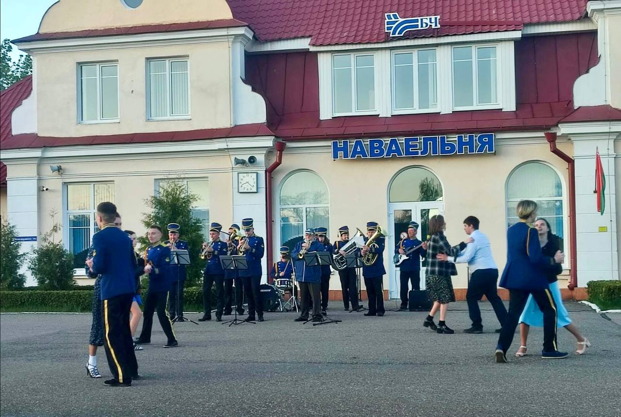 Вы сейчас просматриваете «В городском саду»
