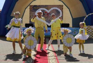 Подробнее о статье “Зецельскі фэст”: вы з якой пляцоўкі? (+відэа)