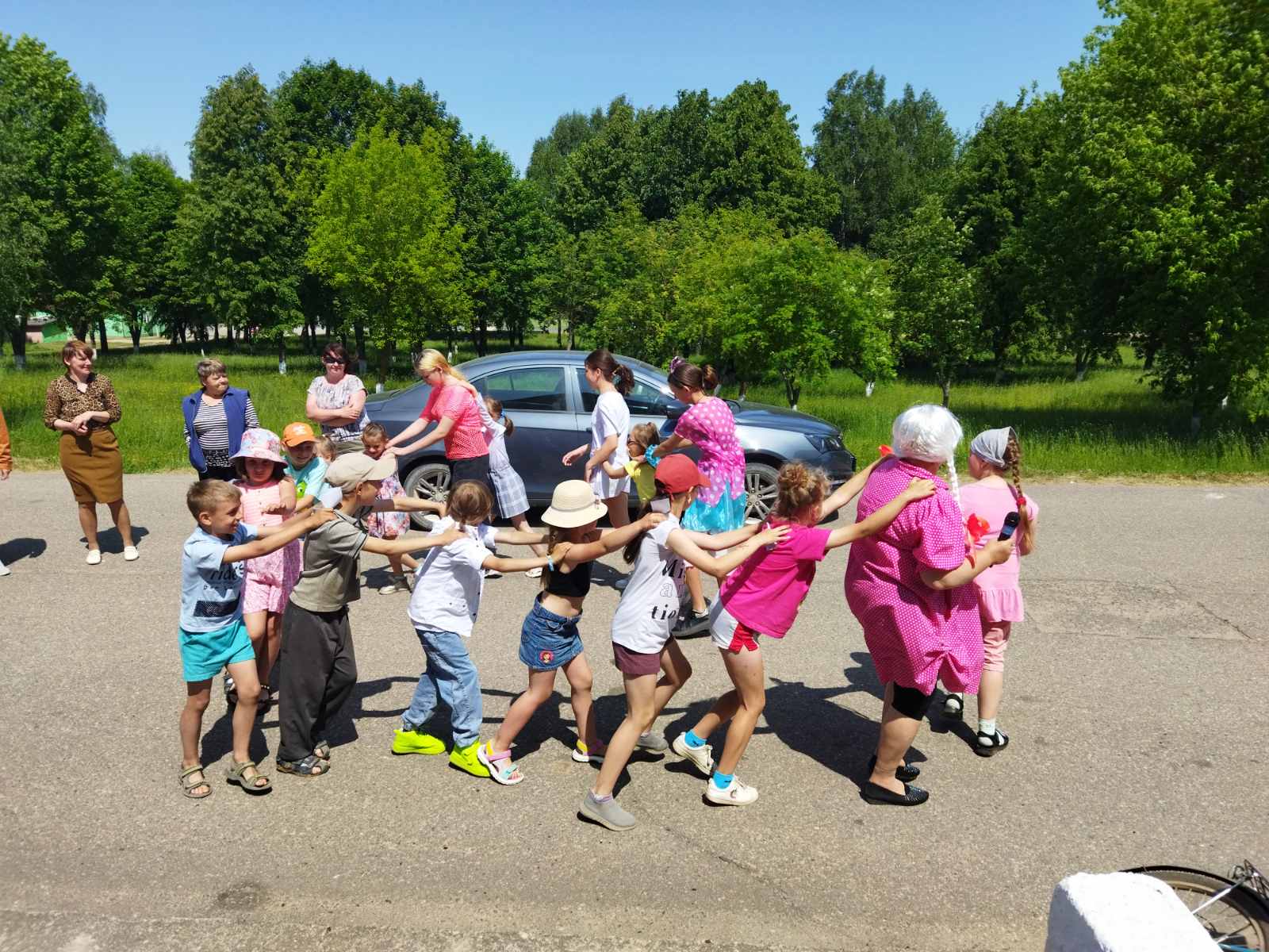 Вы сейчас просматриваете «Живёт на всей планете народ весёлый — дети!»