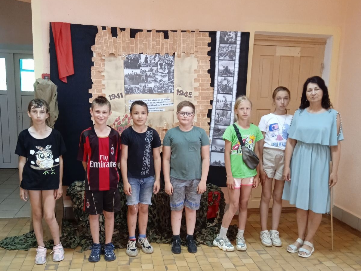 Вы сейчас просматриваете Выставка, посвящённая дню всенародной памяти жертв Великой Отечественной войны и геноцида белорусского народа