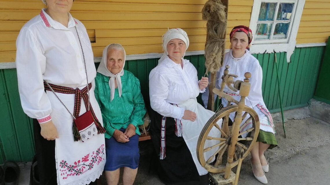 Экспедыцыя ў вёску Алёхнавiчы