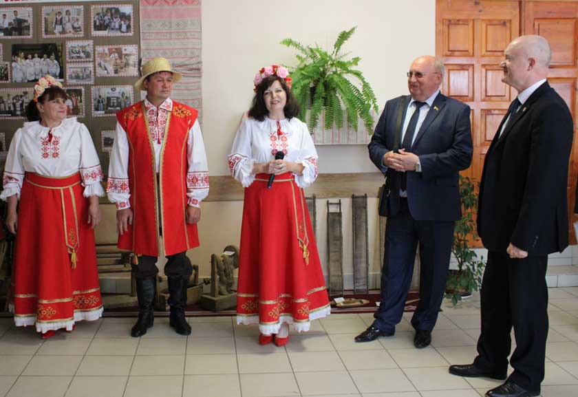 Аграгарадок Дварэц сустракаў гасцей