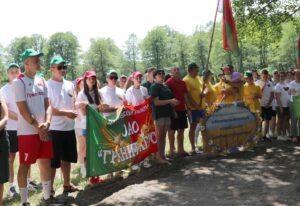 Подробнее о статье З рукзаком, палаткамі і пазітывам. Моладзевы раённы турзлёт стартаваў у Рыбаках (+відэа)