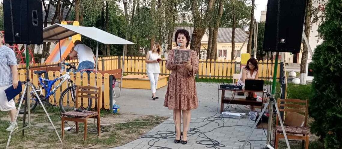 «А у нас во дворе…»