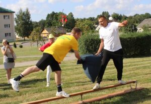 Подробнее о статье Дажыначная вясёлая сельская эстафета