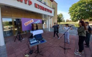 Подробнее о статье Караоке-шоу «Споем от души»