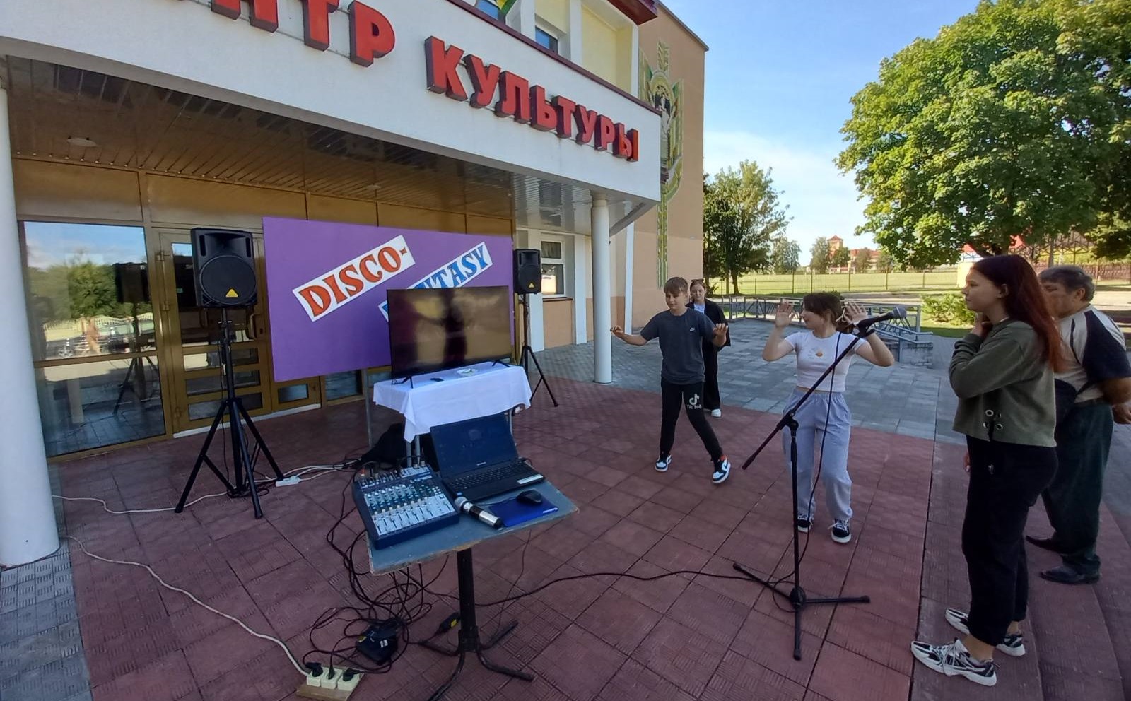 Вы сейчас просматриваете Караоке-шоу «Споем от души»