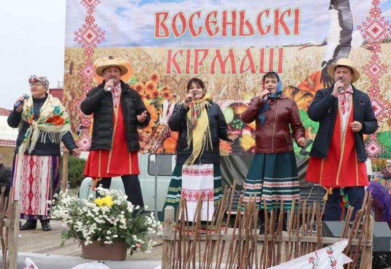 Вочы разбягаюцца, а ногі ў скокі ідуць: сельскагаспадарчы кірмаш у Дзятлаве (+відэа)