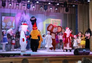 Подробнее о статье Галоўная ёлка раёна сабрала сяброў