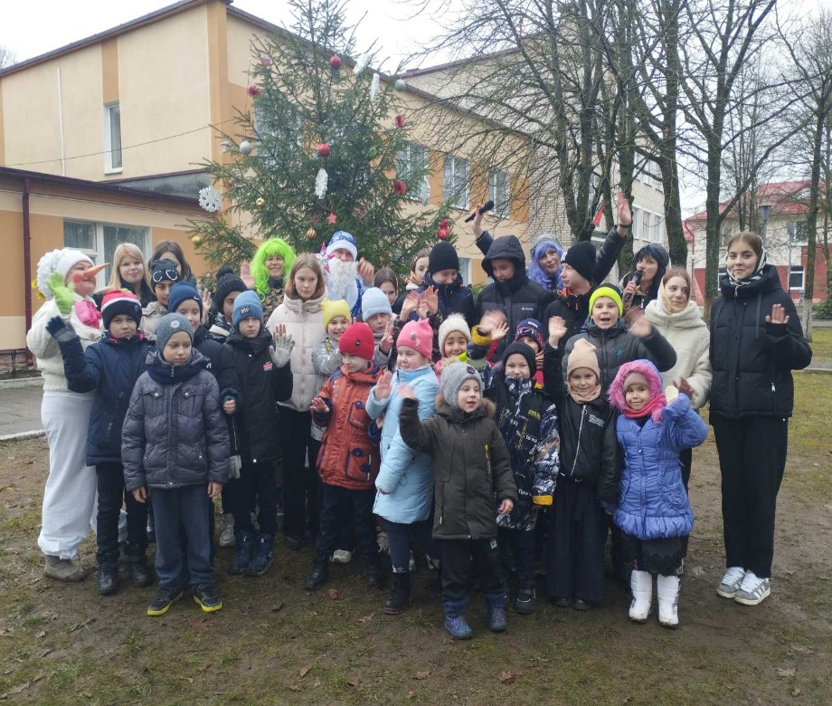 Вы сейчас просматриваете «Сверкай огнями, елка!»