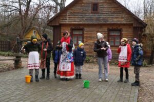 Подробнее о статье «Як гулялi i час бавiлi нашы продкi», которая прошла на базе агроусадьбы «Каля дуба»