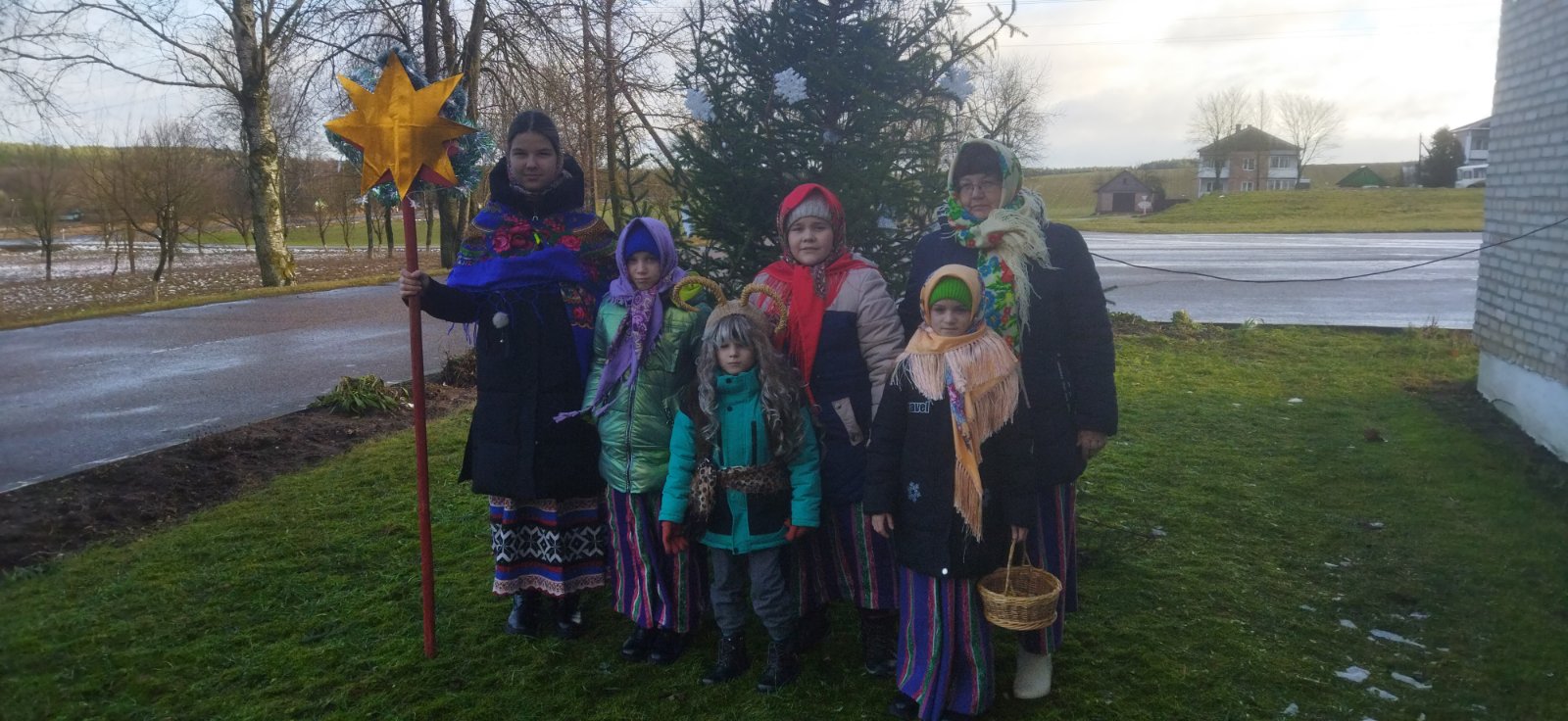 Вы сейчас просматриваете «Прыйшлі святкі,варожбы ды калядкі»