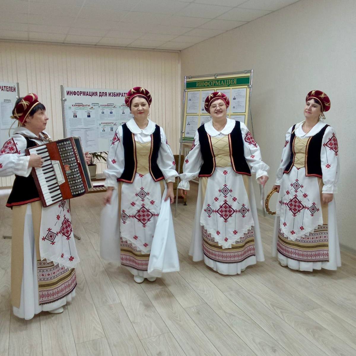 Вы сейчас просматриваете «Квiтней пад небам сiнiм, Беларусь!»